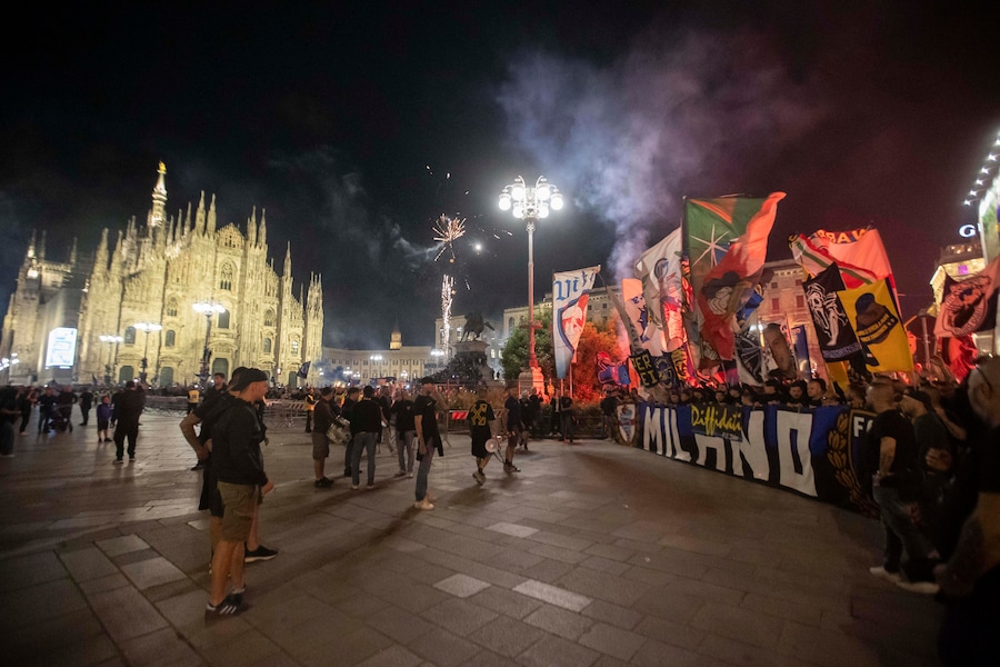 Arrivo del bus con i giocatori dell’Inter in Piazza Duomo per i festeggiamenti con i tifosi (Foto di Marco Ottico/Lapresse) (LAPRESSE)