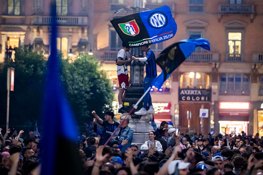 Arrivo del bus con i giocatori dell’Inter in Piazza Duomo per i festeggiamenti con i tifosi (Foto di Marco Ottico/Lapresse) (LAPRESSE)