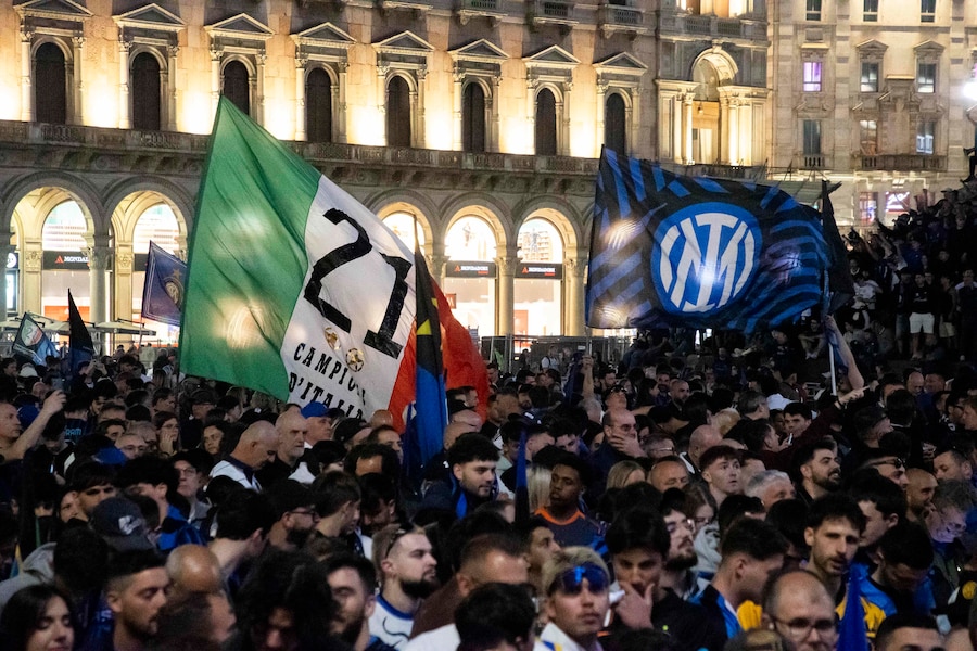 Arrivo del bus con i giocatori dell’Inter in Piazza Duomo per i festeggiamenti con i tifosi (Foto di Marco Ottico/Lapresse) (LAPRESSE)