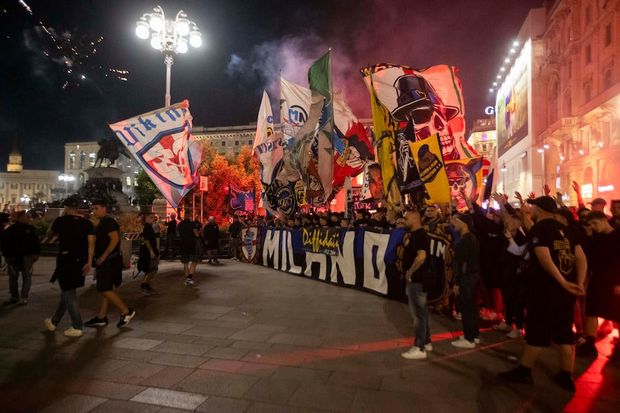 Arrivo del bus con i giocatori dell’Inter in Piazza Duomo per i festeggiamenti con i tifosi (Foto di Marco Ottico/Lapresse) (LAPRESSE)