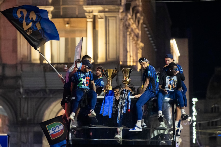 Arrivo del bus con i giocatori dell’Inter in Piazza Duomo per i festeggiamenti con i tifosi (Foto di Marco Ottico/Lapresse) (LAPRESSE)