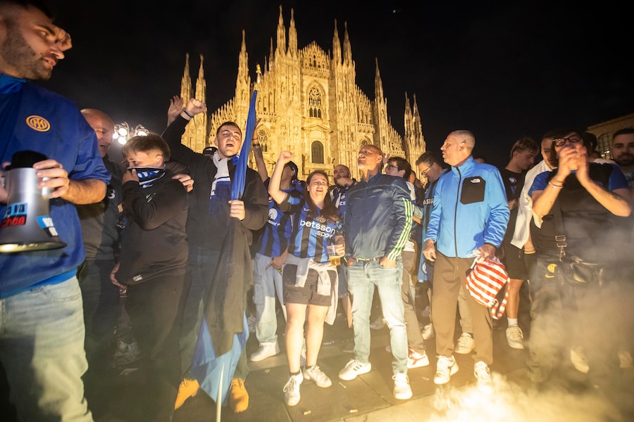Arrivo del bus con i giocatori dell’Inter in Piazza Duomo per i festeggiamenti con i tifosi (Foto di Marco Ottico/Lapresse) (LAPRESSE)
