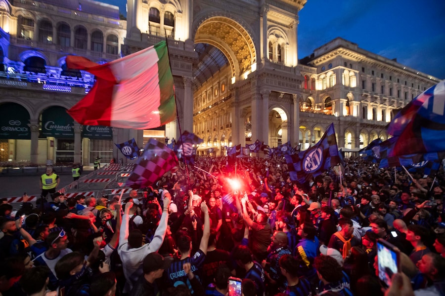 Arrivo del bus con i giocatori dell’Inter in Piazza Duomo per i festeggiamenti con i tifosi (Foto di Marco Ottico/Lapresse) (LAPRESSE)