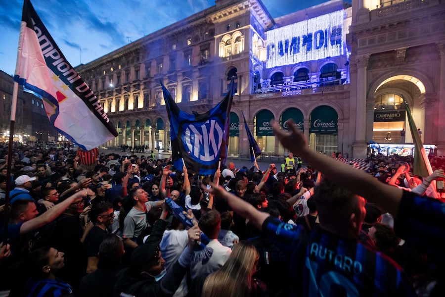 Arrivo del bus con i giocatori dell’Inter in Piazza Duomo per i festeggiamenti con i tifosi (Foto di Marco Ottico/Lapresse) (LAPRESSE)