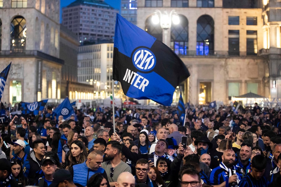 Arrivo del bus con i giocatori dell’Inter in Piazza Duomo per i festeggiamenti con i tifosi (Foto di Marco Ottico/Lapresse) (LAPRESSE)