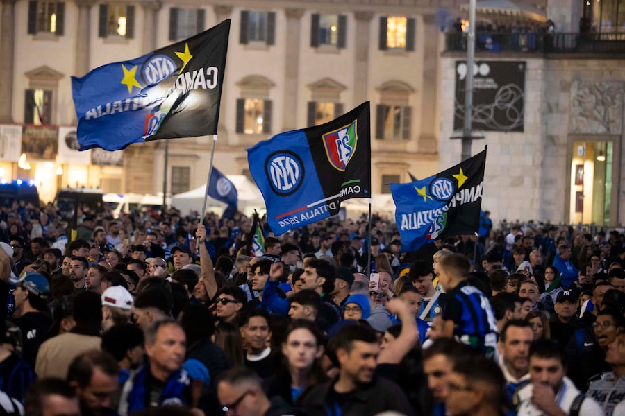 Arrivo del bus con i giocatori dell’Inter in Piazza Duomo per i festeggiamenti con i tifosi (Foto di Marco Ottico/Lapresse) (LAPRESSE)