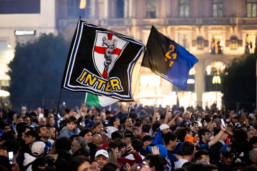 Arrivo del bus con i giocatori dell’Inter in Piazza Duomo per i festeggiamenti con i tifosi (Foto di Marco Ottico/Lapresse) (LAPRESSE)