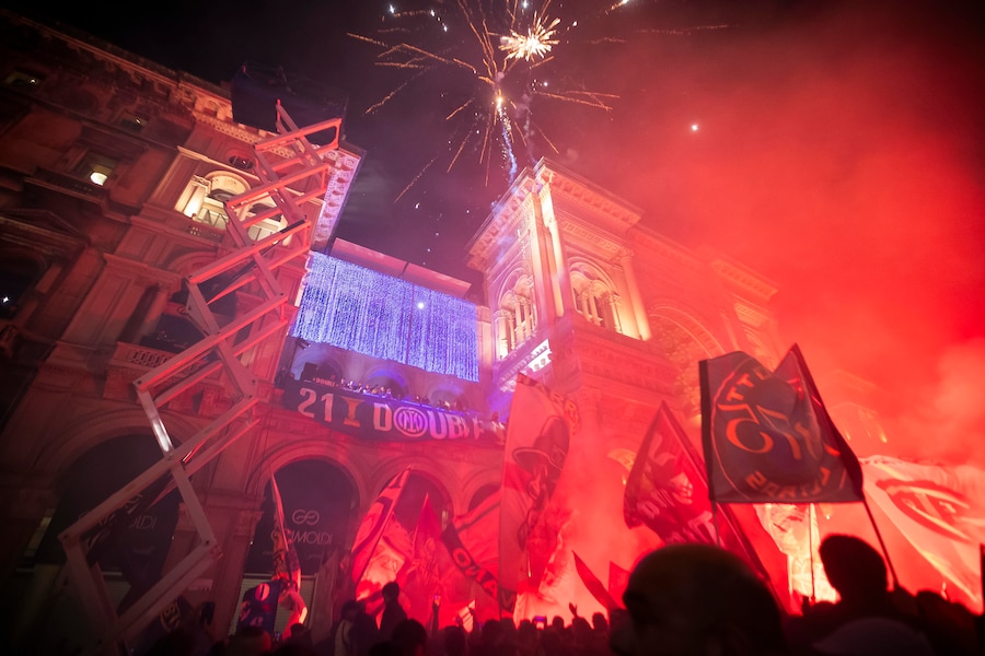Arrivo del bus con i giocatori dell’Inter in Piazza Duomo per i festeggiamenti con i tifosi (Foto di Marco Ottico/Lapresse) (LAPRESSE)