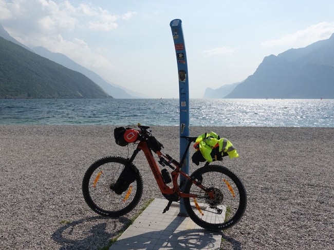Da Sirmione a Riva e ritorno: (quasi) tutto l’anello del Garda in bicicletta