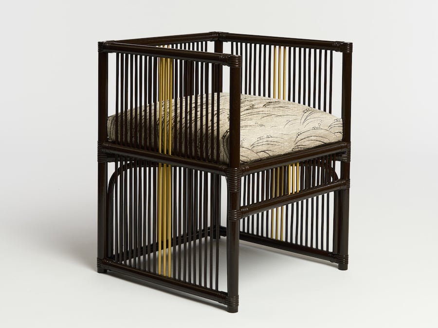 Dimore Studio x Bonacin. Poltroncina Duna laccata, con struttura in kotò, dettagli in ottone, tessuto Nami Fields di Hosoo