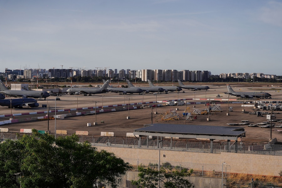 Aerei cisterna dell'Aeronautica Militare degli Stati Uniti sono parcheggiati all'aeroporto internazionale Ben Gurion di Lod, vicino a Tel Aviv, in Israele, il 19 maggio 2026. REUTERS/ Dedi Hayun (REUTERS)