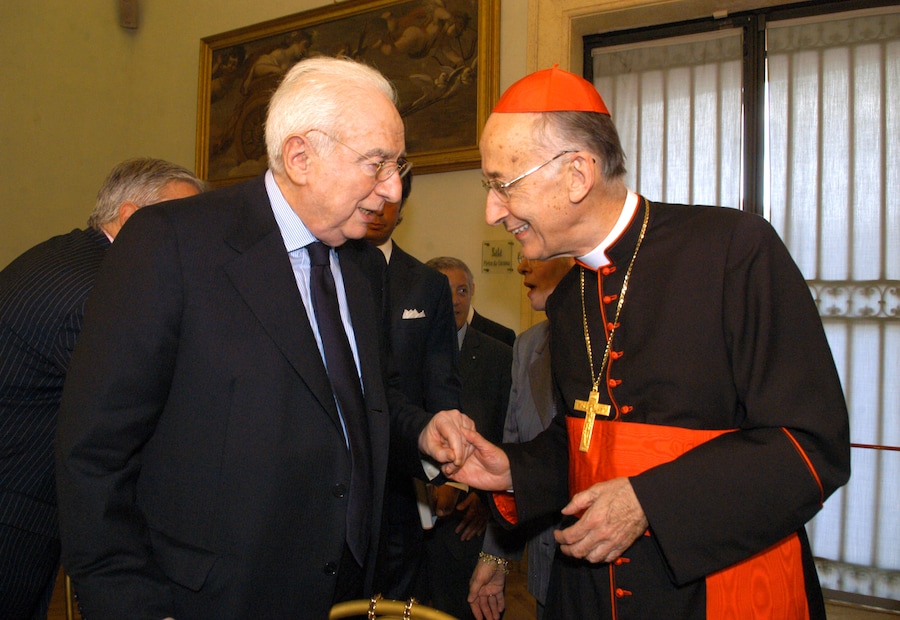 Il cardinale Ruini e il presidente Cossiga (Imagoeconomica)