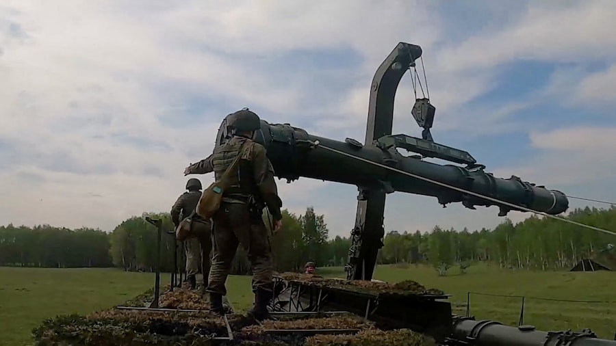 In questa immagine tratta da un filmato diffuso il 20 maggio 2026, alcuni militari russi partecipano a un'esercitazione delle forze nucleari in una località non specificata della Russia. Ministero della Difesa russo/Immagine fornita tramite REUTERS (via REUTERS)
