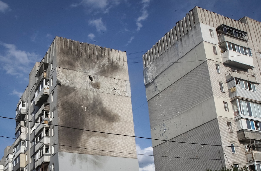Il condominio colpito da un attacco con droni russi, nel contesto dell'offensiva russa contro l'Ucraina, a Dnipro. (REUTERS/Stringer)