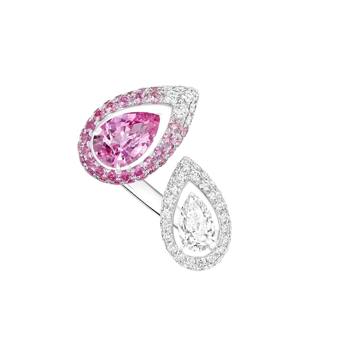 MESSIKA. Hypnotic in oro bianco, 153 diamanti (3,16 ct.) e 57 zaffiri rosa (4,11 ct.), collezione Terres d’Instinct