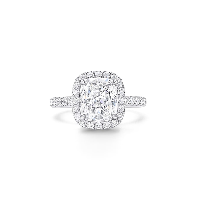 HARRY WINSTON. The One, in platino con diamante taglio cuscino e cornice in diamanti micro pavé che proseguono sul gambo.