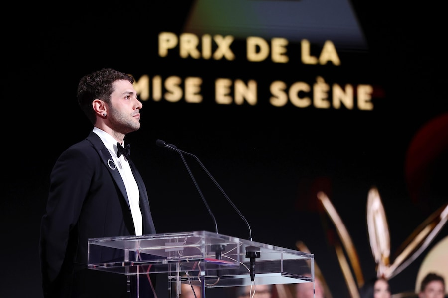 Xavier Dolan sul palco durante la cerimonia di chiusura del 79° Festival di Cannes, a Cannes, in Francia, il 23 maggio 2026. Il festival si svolge dal 12 al 23 maggio 2026. EPA/TERESA SUAREZ (EPA)