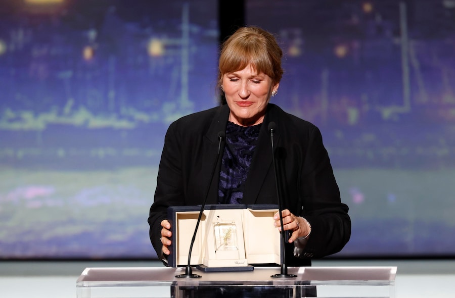 La regista Valeska Grisebach tiene un discorso dopo aver ricevuto il Premio della Giuria per "The Dreamed Adventure" (Das Getraumte Abenteuer) durante la cerimonia di chiusura del 79° Festival di Cannes, a Cannes, in Francia, il 23 maggio 2026. Il festival si svolge dal 12 al 23 maggio 2026. EPA/SEBASTIEN NOGIER (EPA)