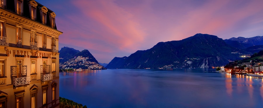 Lo storico Hotel Splendide Royal si affaccia sulle azzurre acque del Lago Ceresio di Lugano. Fa parte della Roberto Naldi Collection e vanta un ristorante stellato e una Spa con piscina coperta vista cielo oltre a una terrazza spettacolare vista lago
