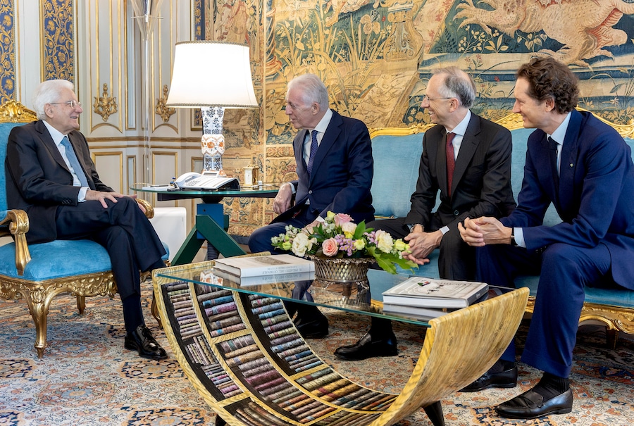 Roma - Il Presidente Sergio Mattarella con John Elkann e Piero Ferrari, rispettivamente Presidente e Vice Presidente - Amministratore Delegato di Ferrari Spa, accompagnati da Benedetto Vigna, Vice Presidente della Direzione Commerciale di Ferrari Spa, in occasione della presentazione della Ferrari "Luce". ((Foto di Paolo Giandotti - Ufficio per la Stampa e la Comunicazione della Presidenza della Repubblica))
