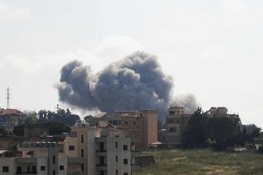 Colonne di fumo si levano in seguito a un attacco israeliano a Kfar Joz, in Libano, il 26 maggio 2026. REUTERS/Stringer (REUTERS)