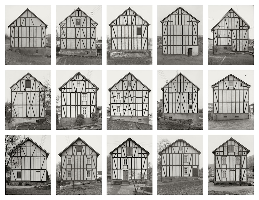 Autore: Bernd & Hilla Becher Titolo: Case a graticcio della regione industriale di Siegen #: BHB-FW-B Anno: 1959-1973 Tecnica: 15 stampe ai sali d’argento (Copyright: Die Photographische Sammlung/SK Stiftung Kultur, Bernd & Hilla Becher Archive, Colonia, e Museum für Gegenwartskunst Siegen, acquisite con il sostegno della Kunststiftung NRW)