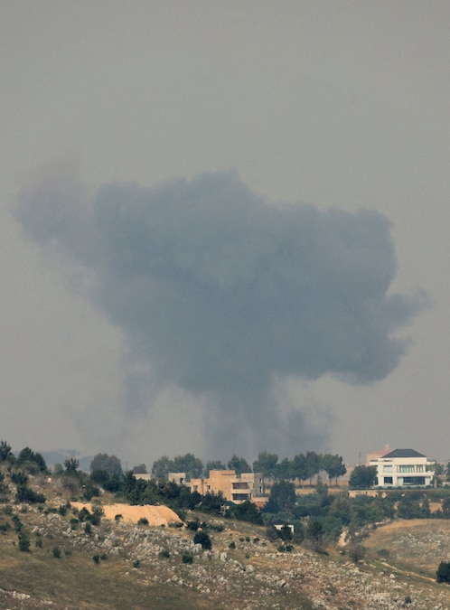 Colonne di fumo si levano dal Libano meridionale in seguito ai bombardamenti, come si vede da Marjayoun, nel sud del Libano, il 27 maggio 2026. REUTERS/Stringer (REUTERS)