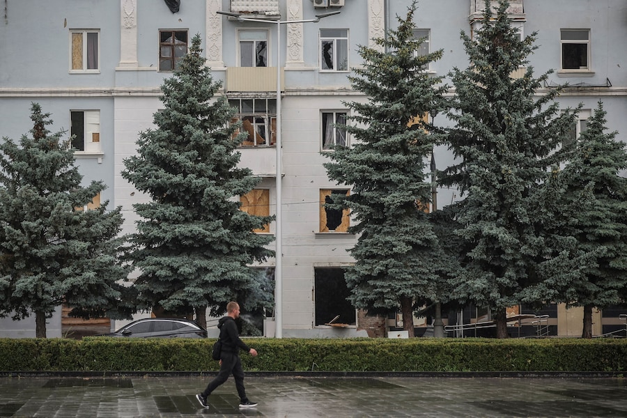 Un edificio danneggiato nella città di Kramatorsk, in prima linea nella regione di Donetsk, Ucraina, il 27 maggio 2026. (REUTERS)