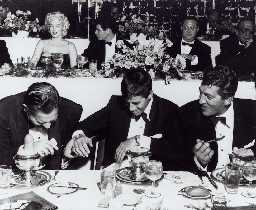 Dean Martin, Jerry Lewis e Marilyn Monroe alla cena dei Friars in loro onore. Eddie Fisher. (LaPresse)