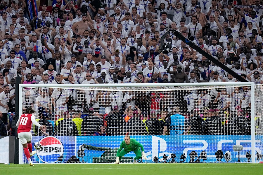 Arsenal's Eberechi Eze fails to score during a penalty shootout after extra time during the Champions League final soccer match between Paris Saint-Germain and Arsenal in Budapest, Hungary, Saturday, May 30, 2026. (AP Photo/Petr Josek) (AP Photo/Petr Josek)