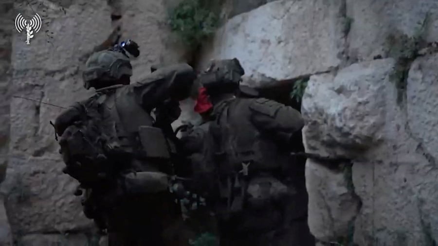 Le truppe israeliane hanno conquistato il Castello di Beaufort e un crinale strategico nel sud del Libano, secondo quanto riferito dall’esercito. (via REUTERS)