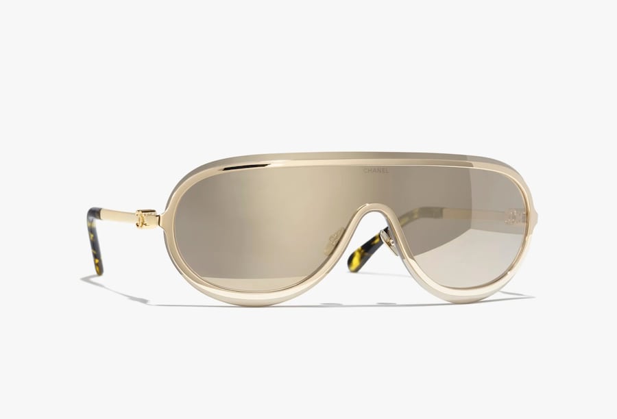 Chanel Eyewear. A mascherina con profilo in metallo satinato oro beige