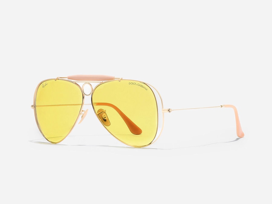 Dolce & Gabbana per Ray Ban. Montatura a goccia in metallo color arista e lenti gialle con protezione 100% UV
