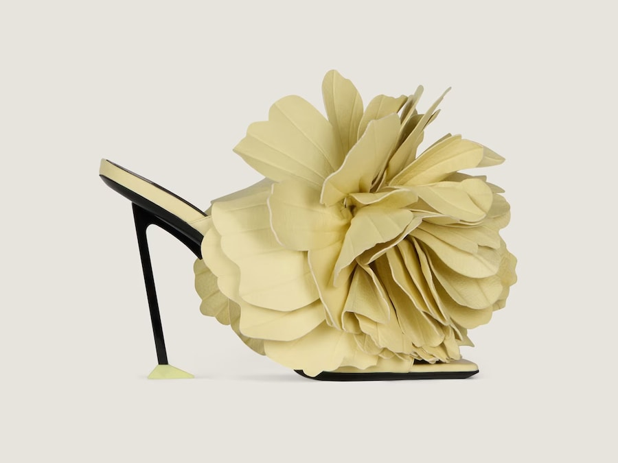 Givenchy. Mule con tacco Boudoir, e petali liberi in pelle sulla tomaia