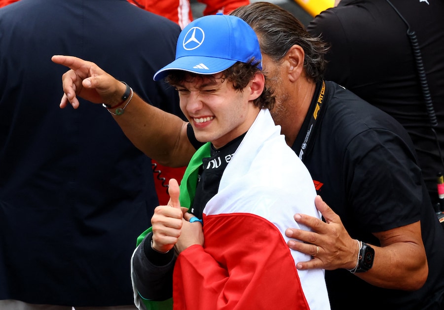 Andrea Kimi Antonelli della Mercedes festeggia dopo aver vinto il Gran Premio di Monaco. (REUTERS)
