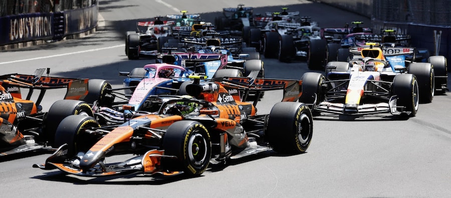 I piloti di F1 guidano le loro auto poco dopo la partenza del Gran Premio di Formula 1 di Monaco, sul Circuito di Monaco. (EPA)