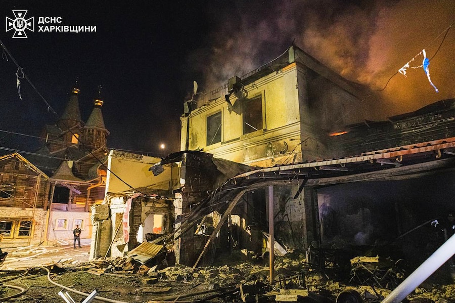 Un edificio danneggiato dopo un attacco russo a Kharkiv, in Ucraina (APN)