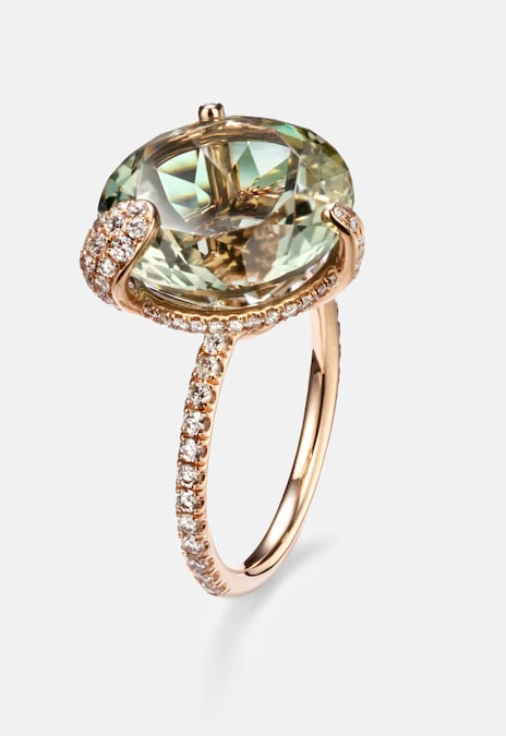 Bucherer Fine Jewelry. Peekaboo con prasiolite tenuta da griffes in pavé di diamanti (su MyTheresa)
