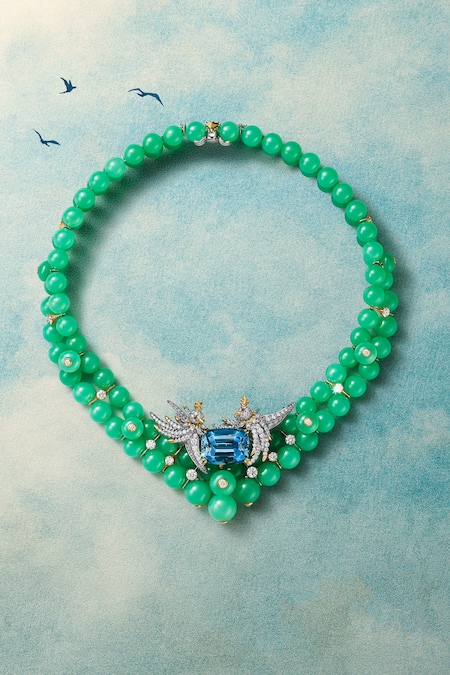 Tiffany&Co. Collana Bird on a Rock, con acquamarina (circa 22 ct) e perle di crisoprasio tagliate su misura, trasformabile in spilla (Blue Book Hidden Garden 2026)