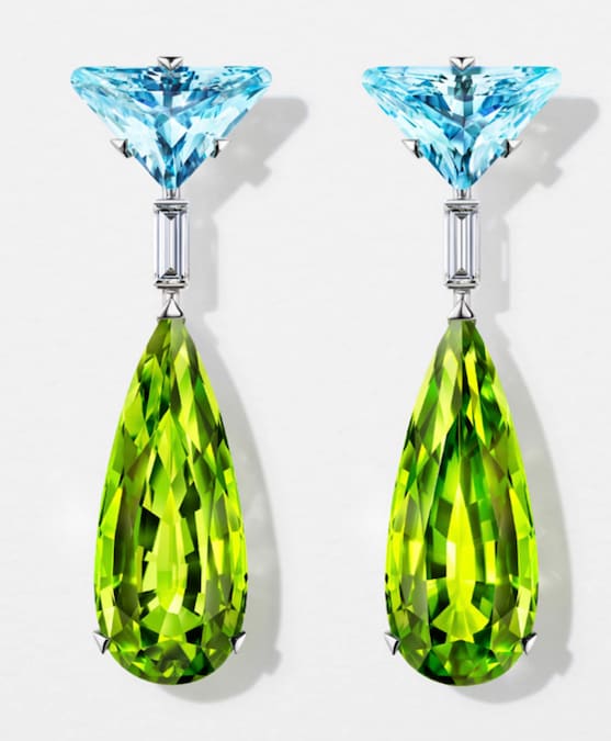 Prada. Pendenti Couleur Vivante, con acquamarina nel distintivo Prada Cut triangolare e peridoto oro-verde