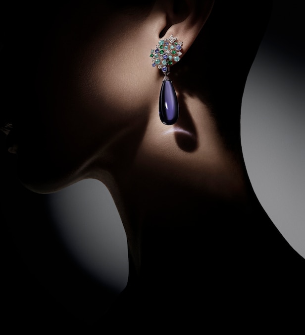 Louis Vuitton High Jewelry. Pendenti Siriusin oro bianco con tanzanite viola blue diamanti taglio LV Monogram Star, collezione Mythica