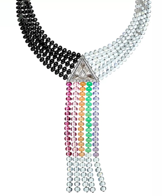 Hermès. Pezzo unico Les formes de la couleur con un quarzo rutilato (18,41 ct) e un diamante (1,10 ct) taglio triangolare, perle di pietra di luna, spinelli, calcedonio, crisoprasio, tormalina