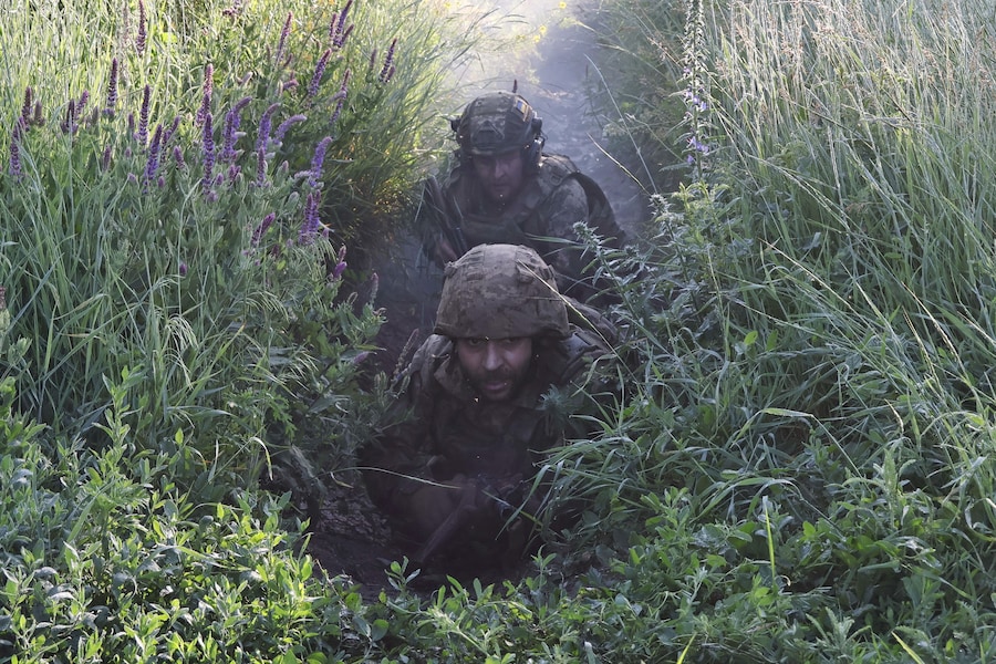 I militari della 65ª Brigata Meccanizzata Distaccata delle Forze Armate ucraine partecipano a un'esercitazione militare nei pressi della linea del fronte, nel contesto dell'attacco russo all'Ucraina, nella regione di Zaporizhzhia, Ucraina, l'11 giugno 2026. Andriy Andriyenko/Servizio stampa della 65ª Brigata Meccanizzata Distaccata delle Forze Armate ucraine/Foto fornita tramite REUTERS (via REUTERS)