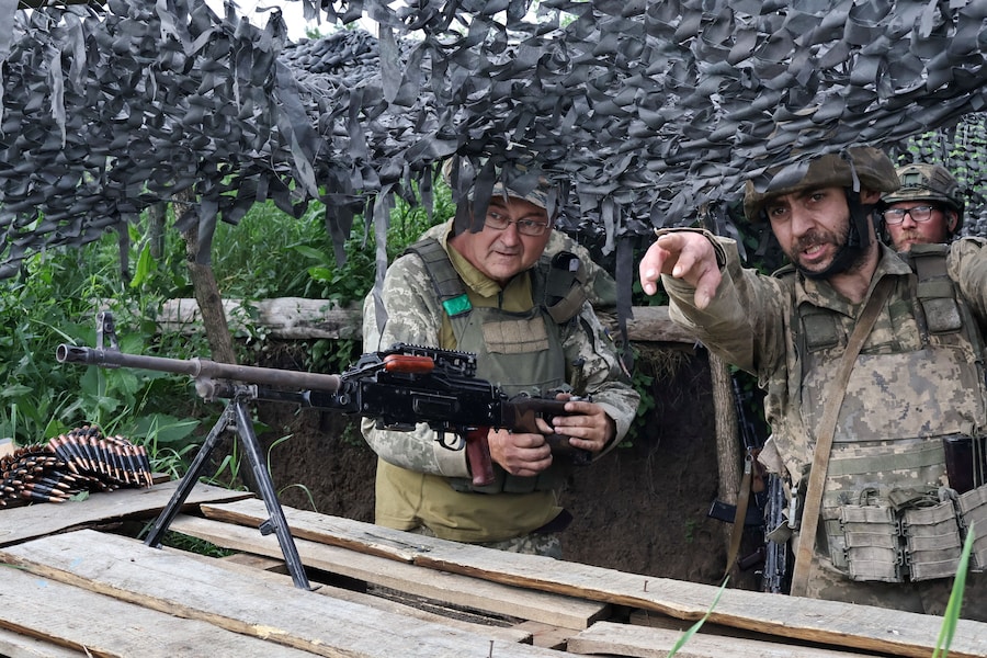 I militari della 65ª Brigata meccanizzata autonoma delle Forze armate ucraine partecipano a un'esercitazione militare nei pressi della linea del fronte, nel contesto dell'attacco russo all'Ucraina, nella regione di Zaporizhzhia, Ucraina, l'11 giugno 2026. Andriy Andriyenko/Servizio stampa della 65ª Brigata meccanizzata indipendente delle Forze armate ucraine/Foto fornita tramite REUTERS (via REUTERS)