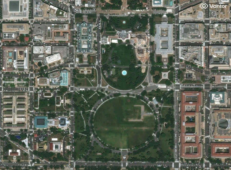 Un'immagine satellitare mostra la Casa Bianca e l'Ellisse prima dell'allestimento della struttura per l'evento UFC Freedom 250, a Washington, D.C., Stati Uniti, il 20 maggio 2026. Vantor/Foto fornita da REUTERS (via REUTERS)