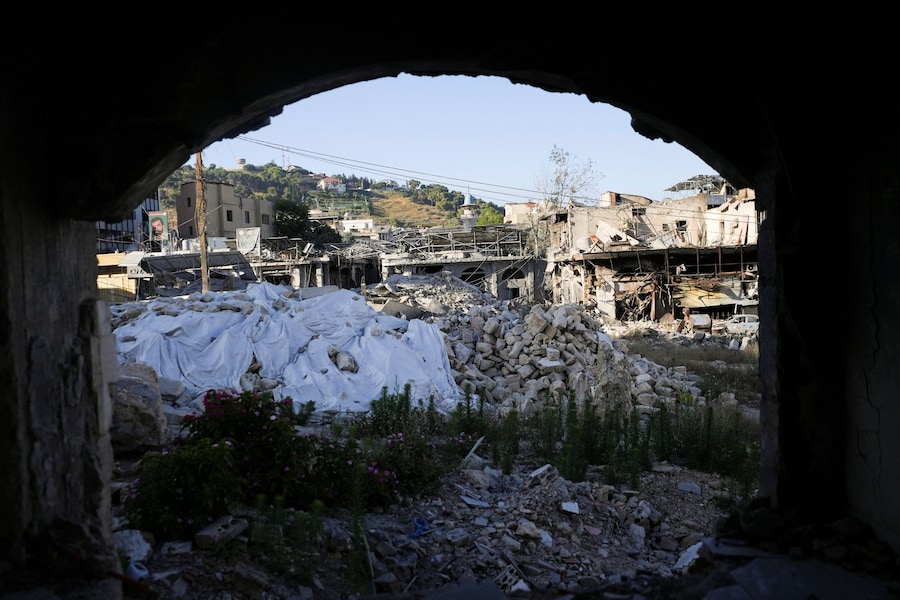 Danni a seguito degli attacchi israeliani a Nabatieh, Libano (REUTERS)