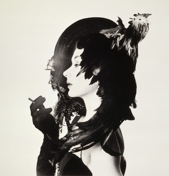 Women in Chicken Hat (Lisa Fonssagrives-Penn), New York, 1949 Collection Maison Européenne de la Photographie, Paris. © The Irving Penn Foundation