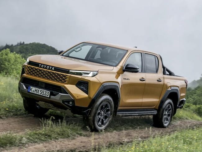 Toyota Hilux, le foto della nuova serie