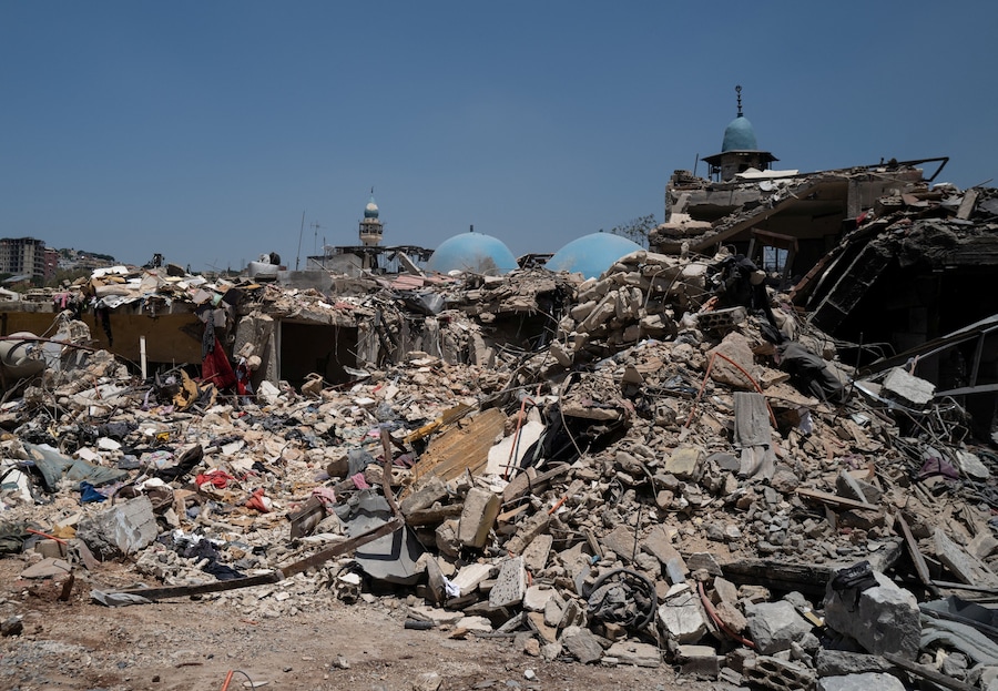 Veduta di una moschea danneggiata dagli attacchi israeliani, a Nabatieh, Libano (REUTERS)