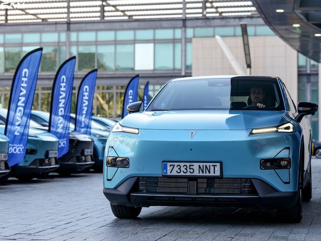 Changan Deepal S05 Phev, le foto dell’ibrida da 1.000 km di autonomia